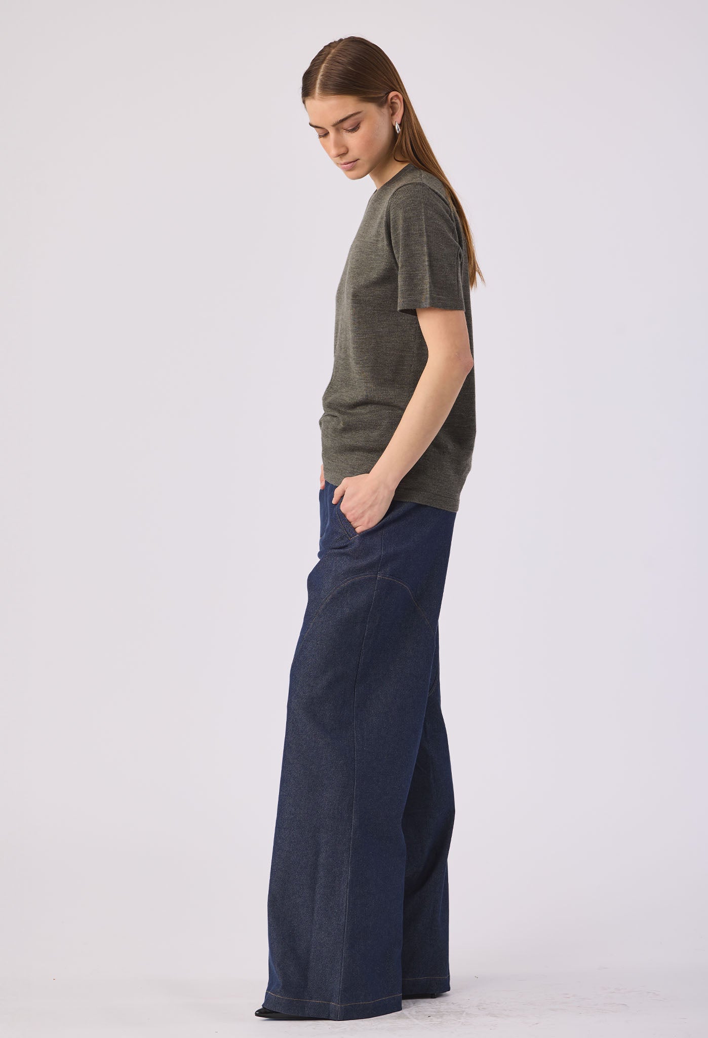 PHOEBE DEEP V S/S TEE ARMY