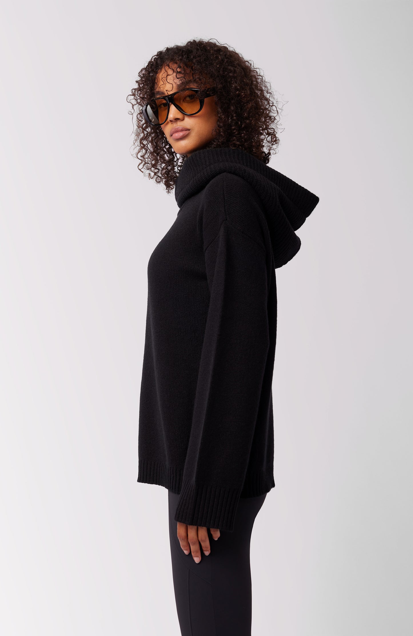 KENDAL CASHMERE PULLOVER HOODIE BLACK