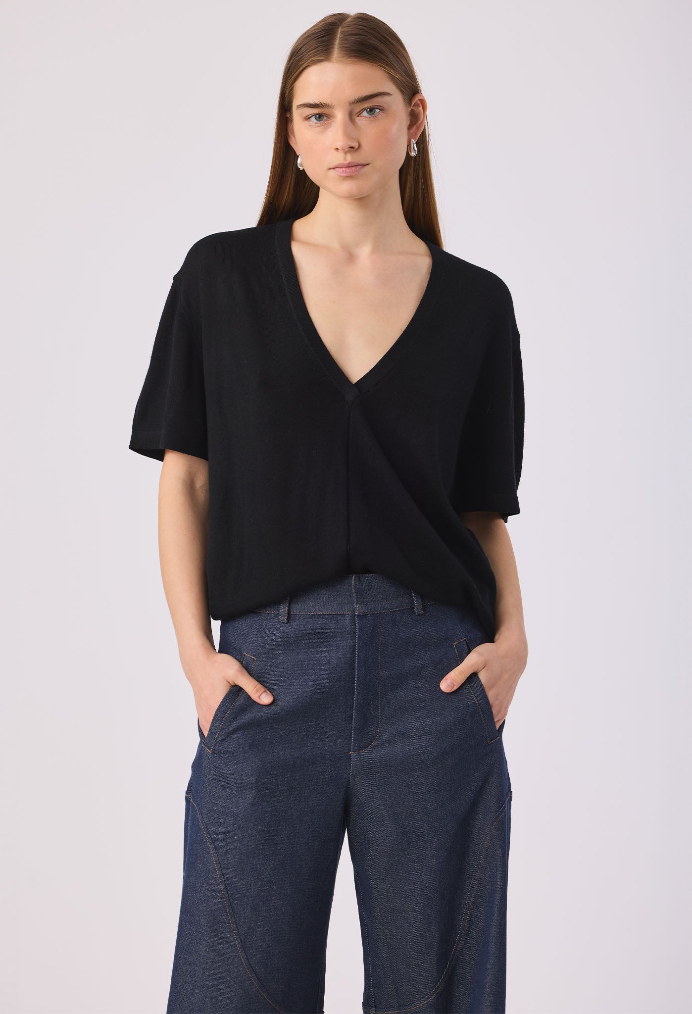 PHOEBE DEEP V S/S TEE BLACK