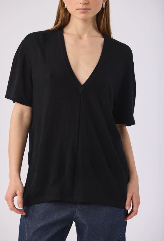 PHOEBE DEEP V S/S TEE BLACK