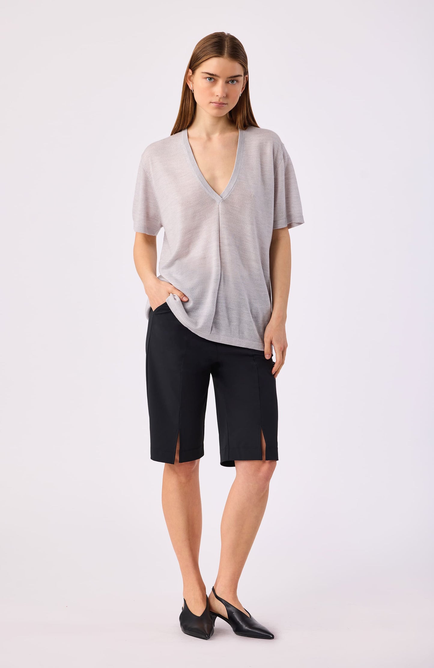 PHOEBE DEEP V S/S TEE LIGHT GREY