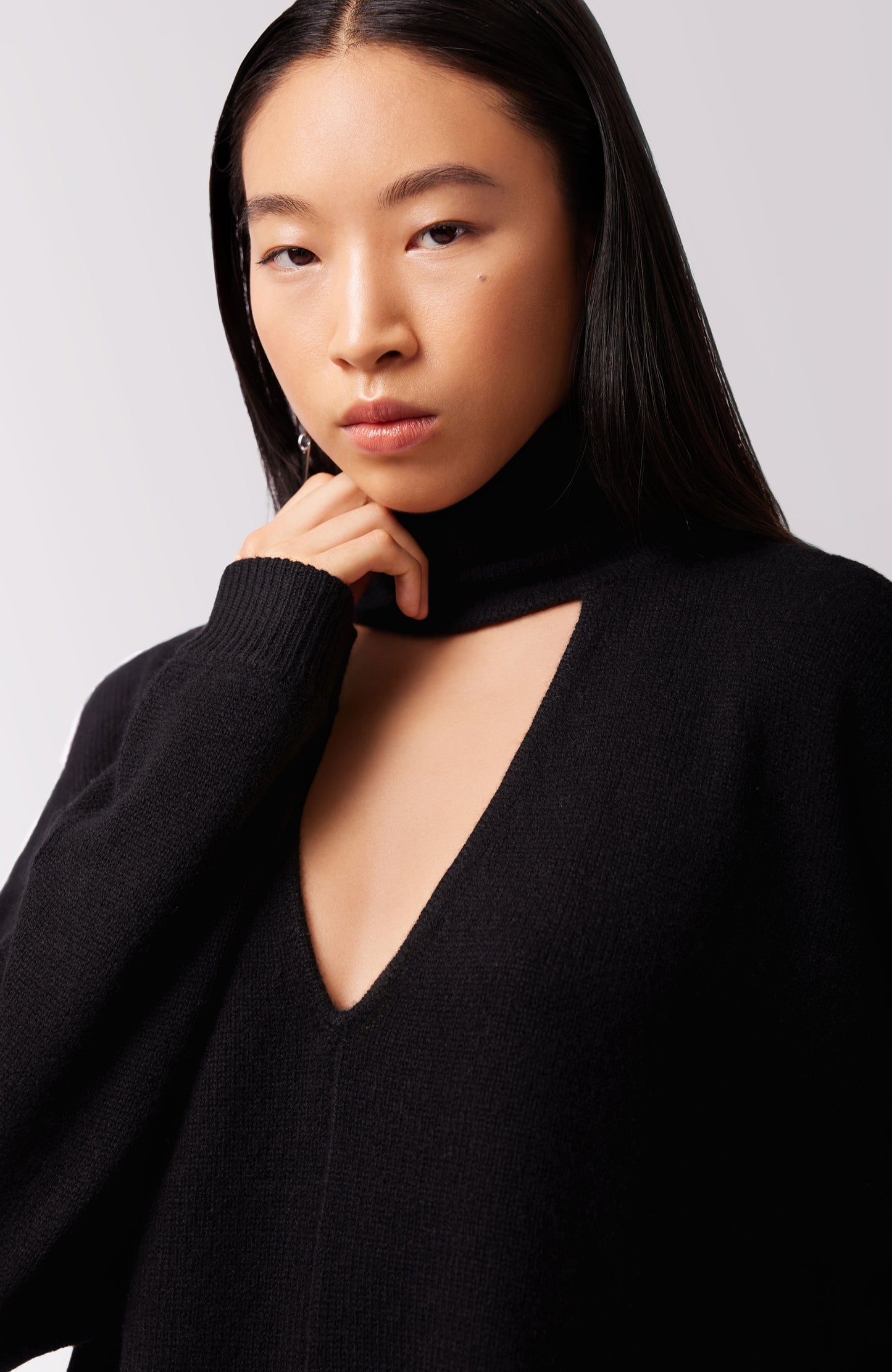 CHLOE CHASHMERE TURTLENECK THUNDER BLACK