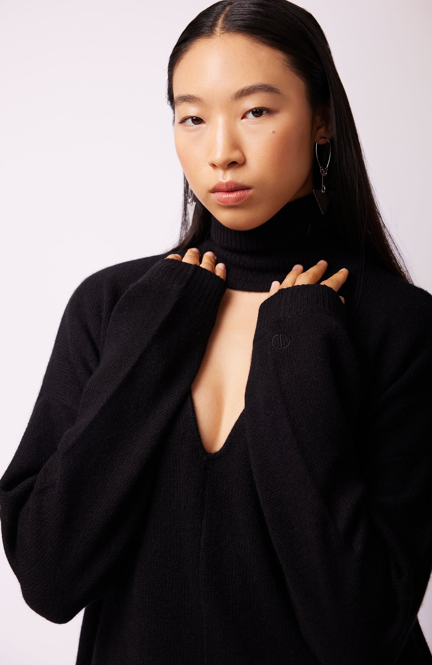 CHLOE CHASHMERE TURTLENECK THUNDER BLACK